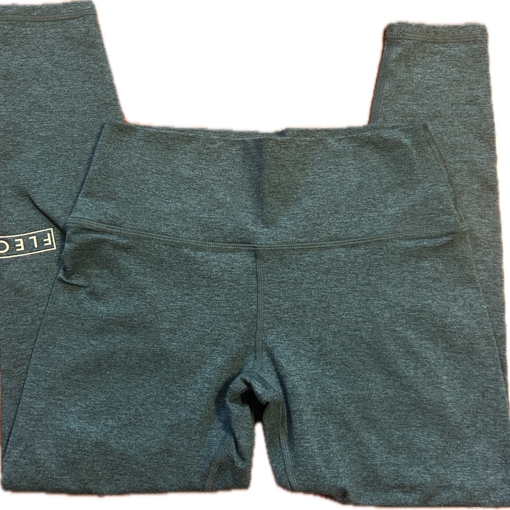 Fleo woman's size Large El Toro Bounce 25'
High waist/ athleisure / sporty